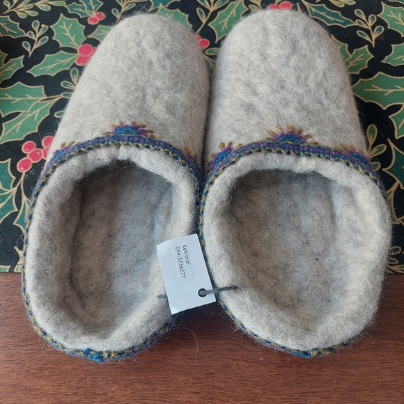 NWT Handmade in Finland Wool Slippers W/ Leather soles - Picture 5 of 6